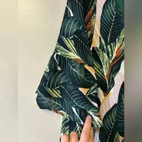 Belongsci Floral Bell Sleeve V Neck Shirt Dress - M - Picture 4 of 12